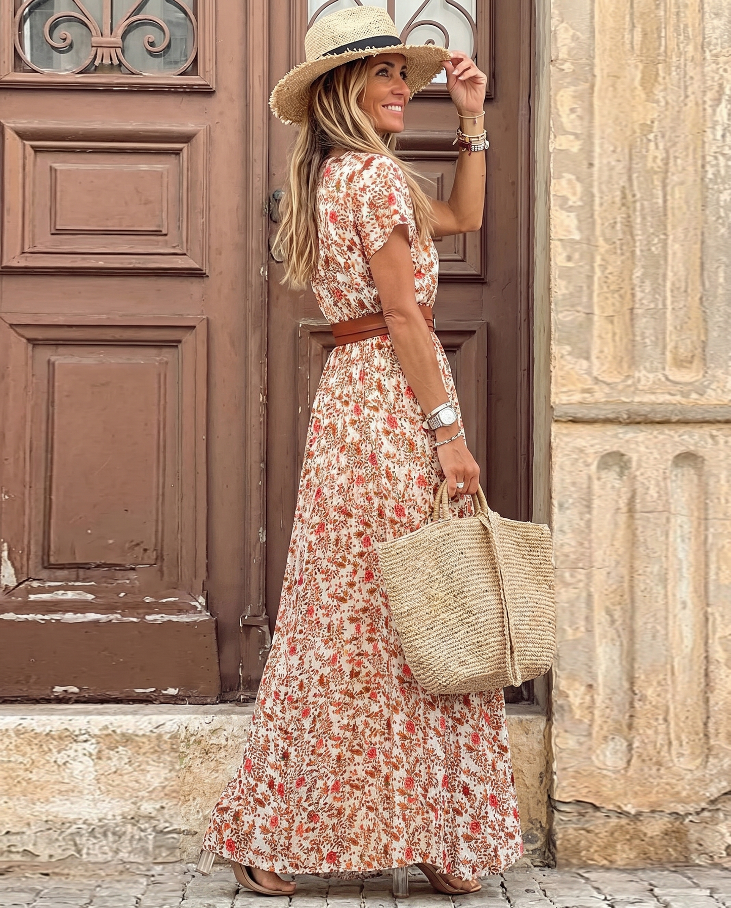 Abito Maxi con Stampa Floreale Romantica e Orlo a Petalo di Loto