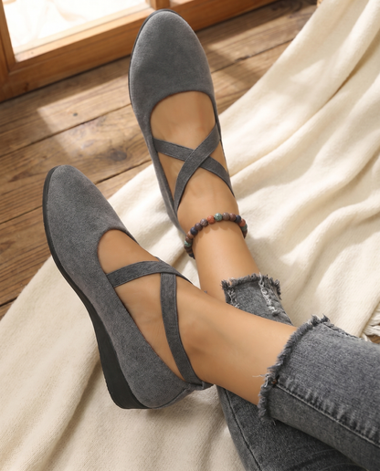 Scarpe Basse con Zeppa e Cinturini Incrociati in Camoscio