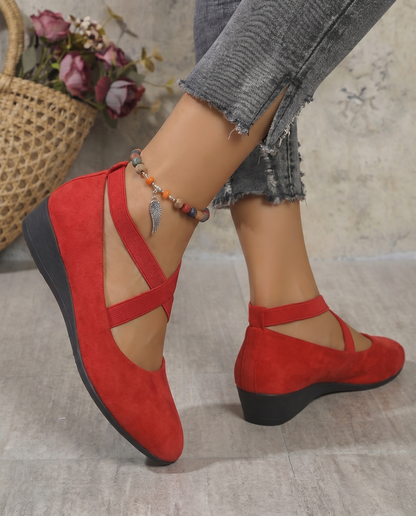 Scarpe Basse con Zeppa e Cinturini Incrociati in Camoscio